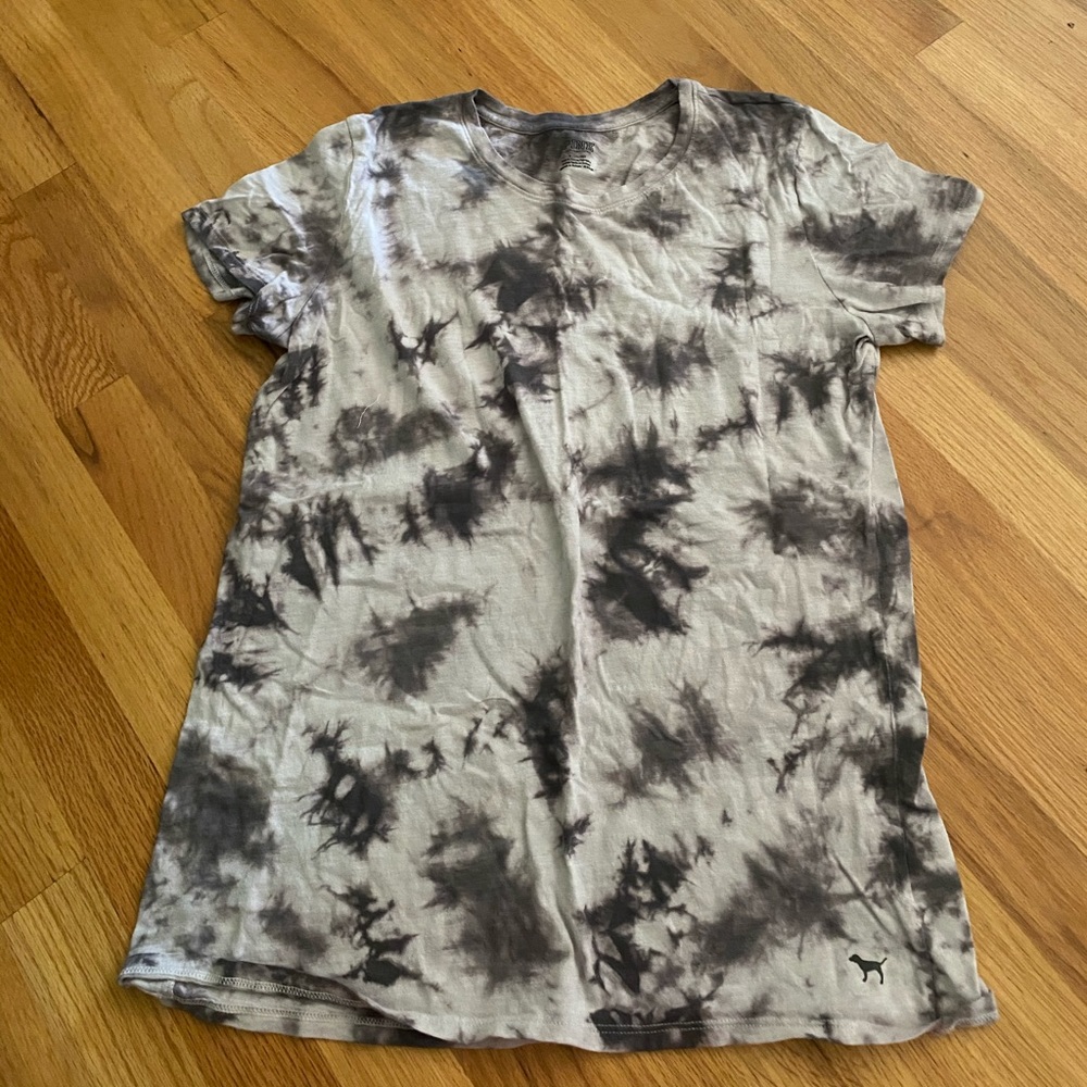 Causal tee